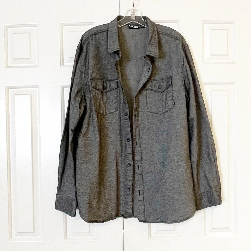VANS gray button down long sleeve shirt jacket. Size Men's Extra Large XL